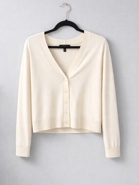Banana Republic Cream V-Neck Cropped Button Cardigan